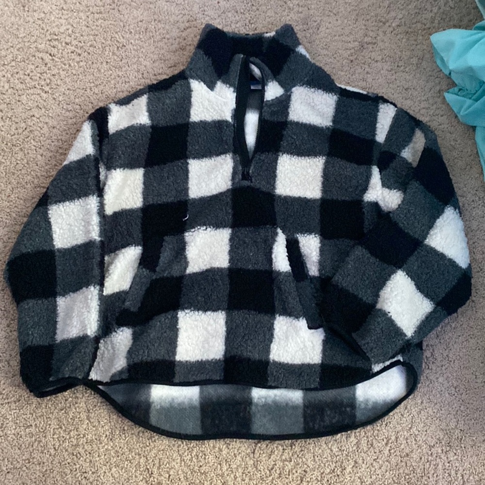 Old Navy fluffy plaid black and white jacket crew neck